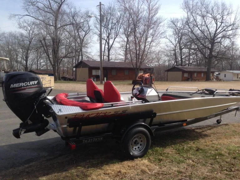 Shawn & Christy Byrd’s 1852 Blazer SS, 40hp Mercury Jet